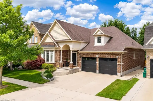 213 Edgewater Crescent, Kitchener ON N2A 4M2