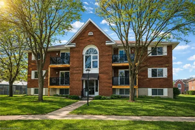106-565 Greenfield Avenue, Kitchener ON N2C 2P3