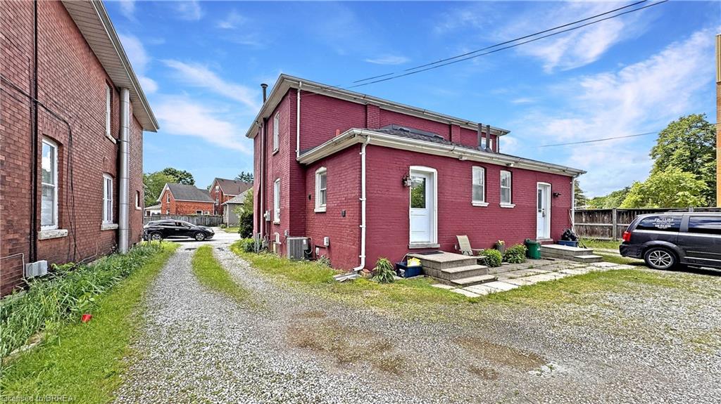 273 Brant Avenue, Brantford ON N3T 3J6
