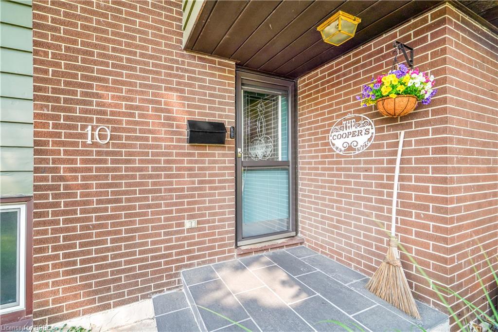 10 Brier Crescent, Brantford ON N3R 3M6