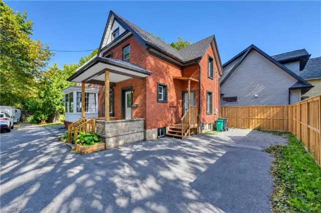 18 Miehm Place, Kitchener ON N2H 2K9