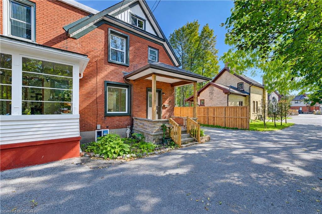 18 Miehm Place, Kitchener ON N2H 2K9