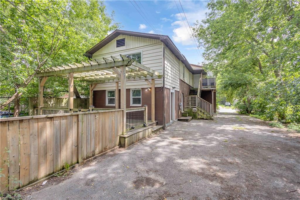 8 Victoria Street, Brantford ON N3S 3J7
