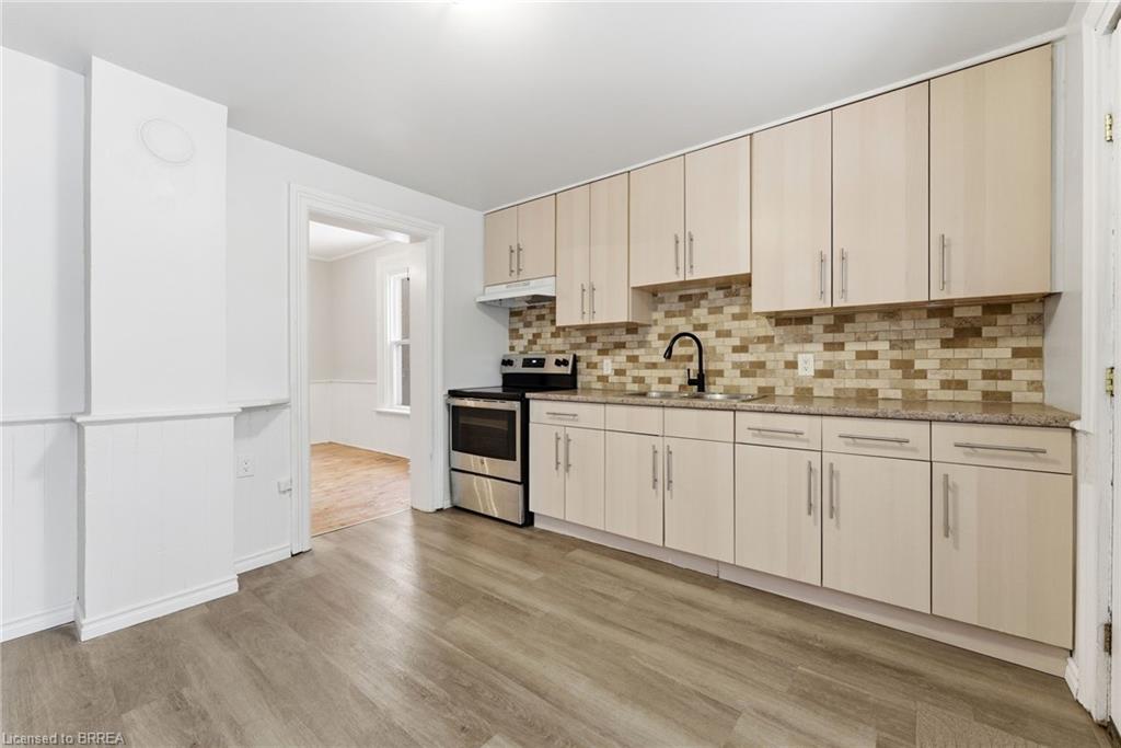 174-176 Darling Street, Brantford ON N3S 3W6