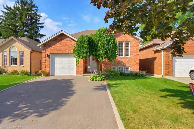 10 Noble Court, Brantford ON N3R 7Y5