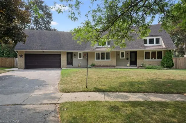 8 Berkley Place, Guelph ON N1E 1E6