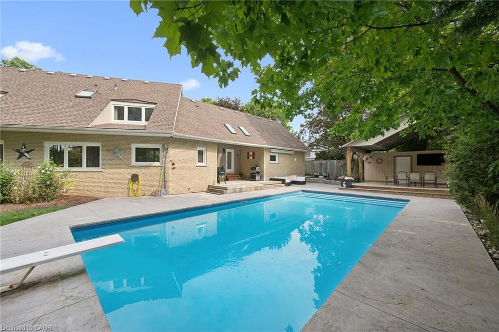 8 Berkley Place, Guelph ON N1E 1E6