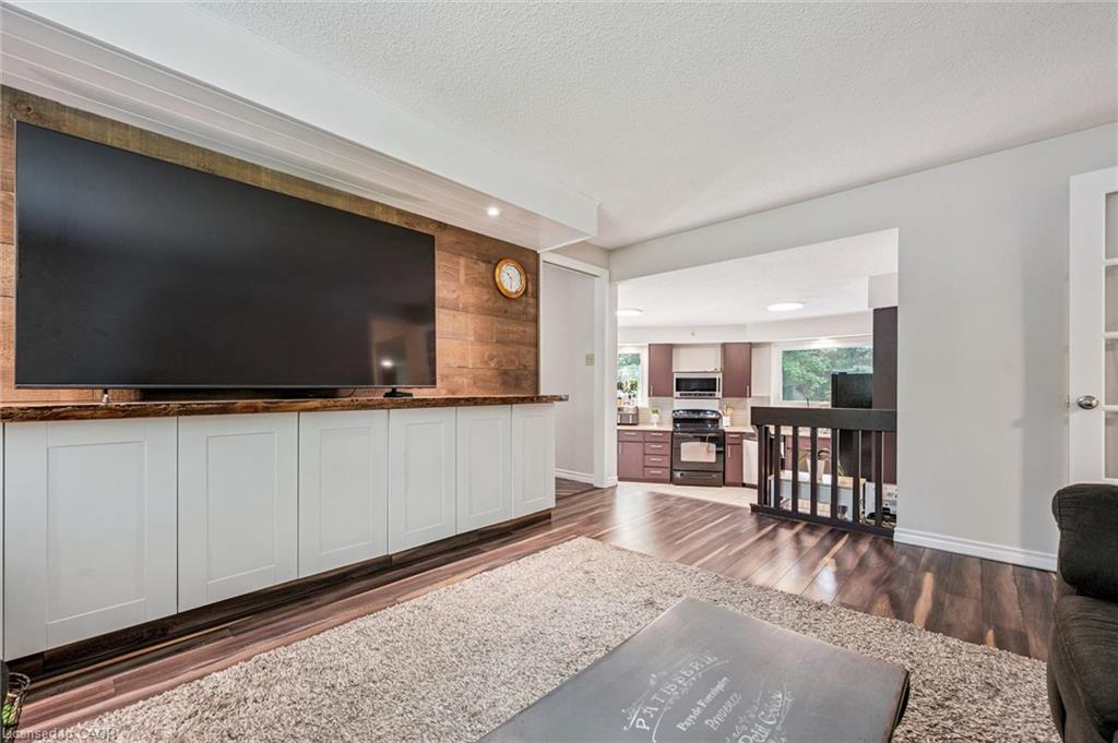8 Berkley Place, Guelph ON N1E 1E6