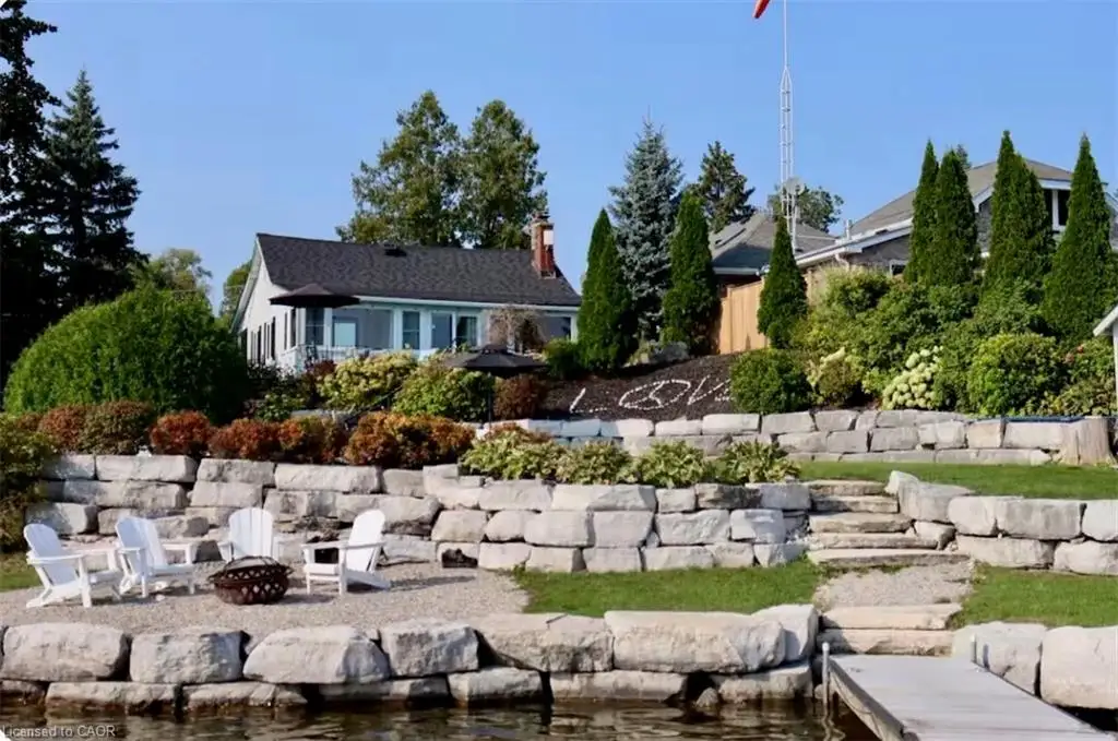 11 Lake Avenue, Cambridge ON N3C 2V4