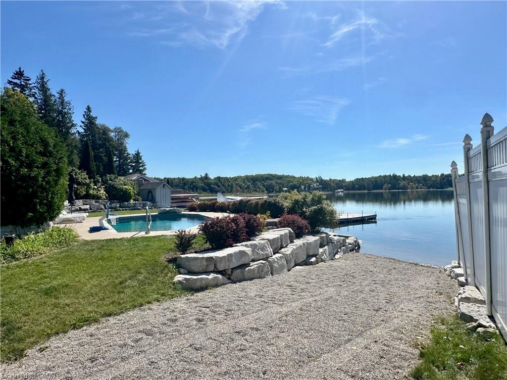 11 Lake Avenue, Cambridge ON N3C 2V4