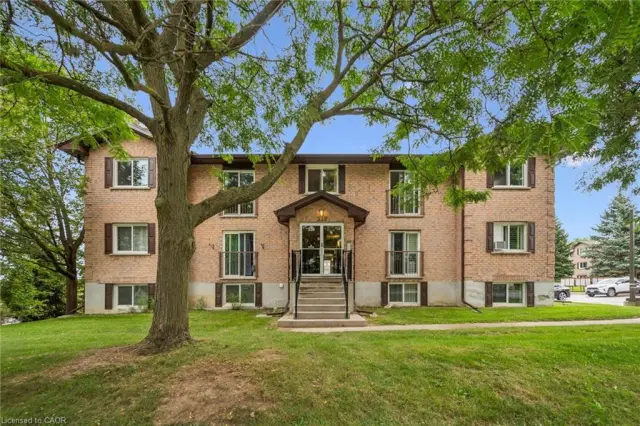 8-339 Northlake Drive, Waterloo ON N2V 1Z1