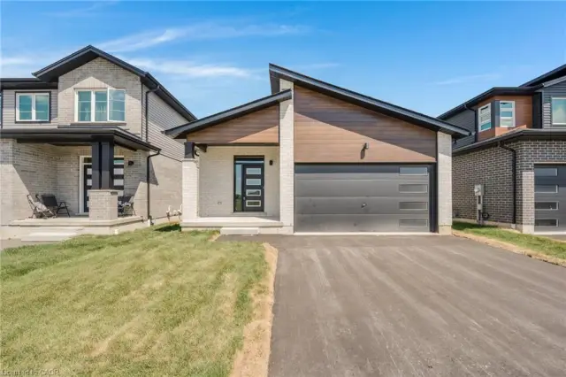 52 Moon Crescent, Cambridge ON N1S 5A7