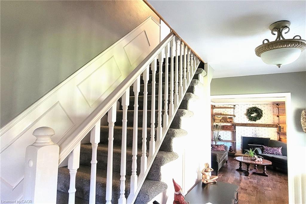 View of entrance and staircase leading to bedrooms