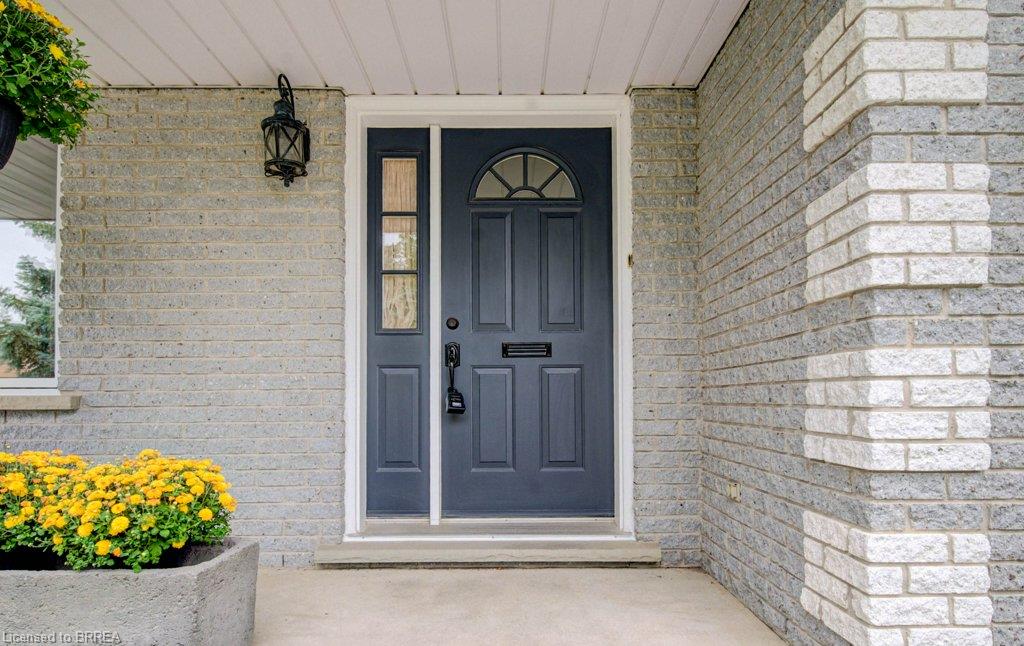 27 Olivetree Road, Brantford ON N3R 5E9