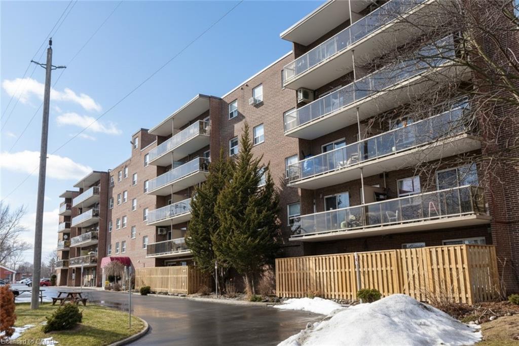 205-793 Colborne Street, Brantford ON N3S 7J3