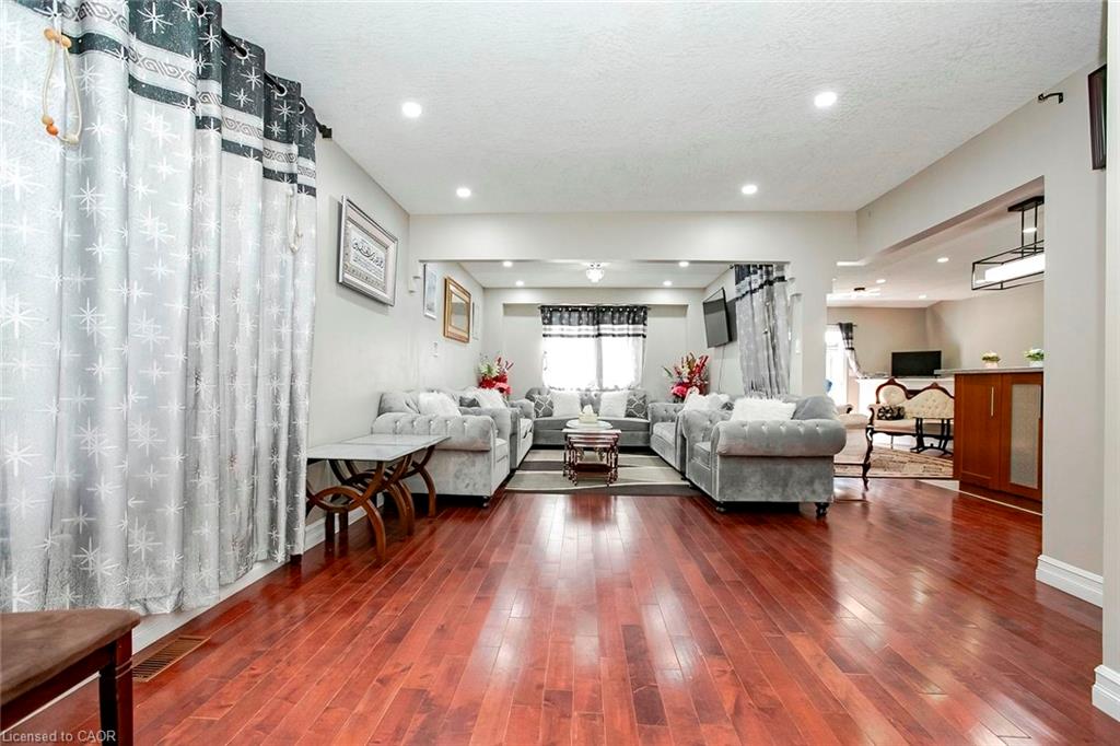107 Glencliffe Court, Kitchener ON N2B 3X1