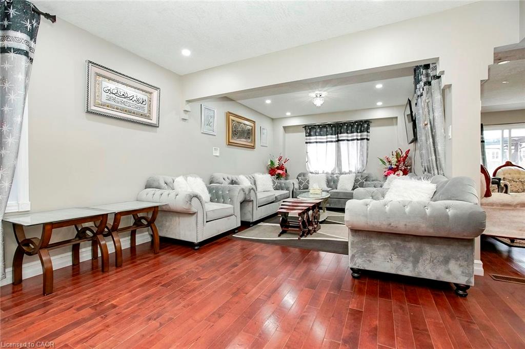 107 Glencliffe Court, Kitchener ON N2B 3X1