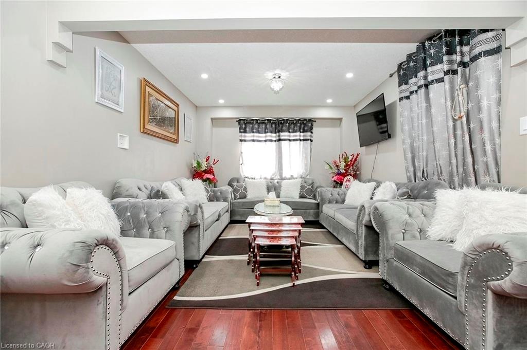 107 Glencliffe Court, Kitchener ON N2B 3X1