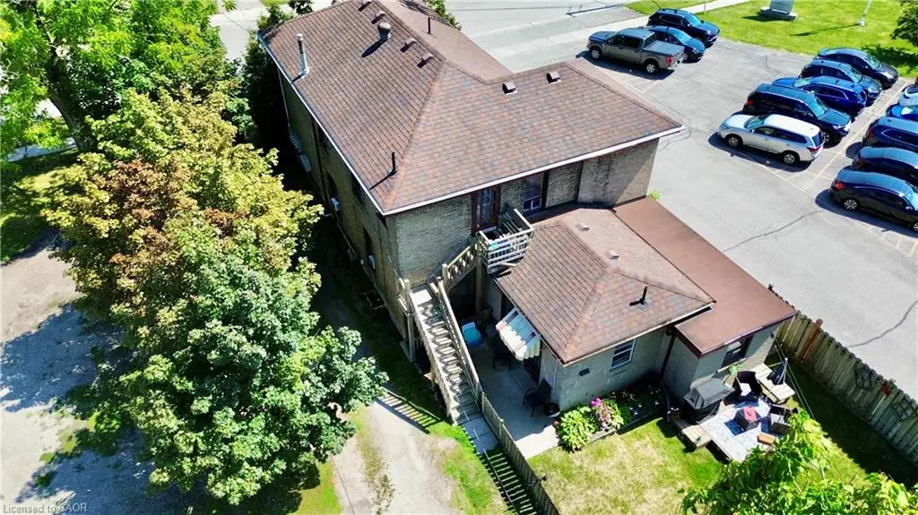 135 Sherwood Drive, Brantford ON N3T 1N8