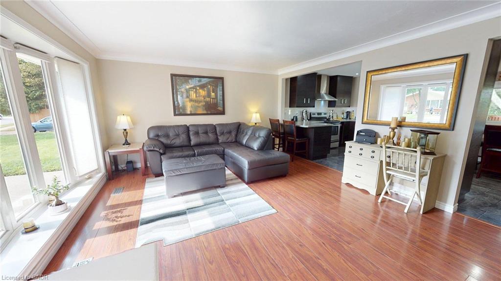 7 Cambridge Drive, Brantford ON N3R 5E1