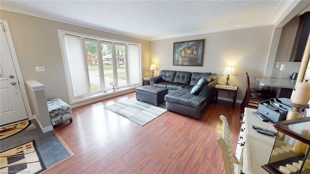 7 Cambridge Drive, Brantford ON N3R 5E1