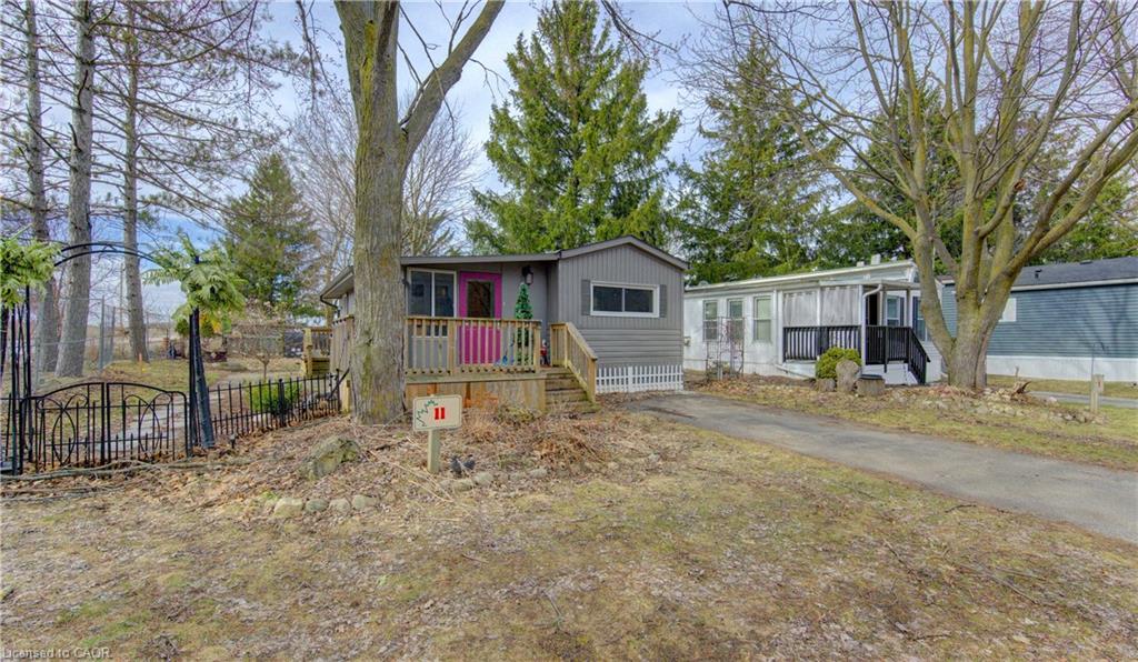 Manufactured / mobile home with asphalt driveway