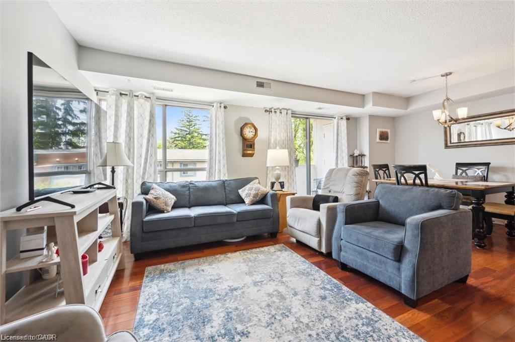 204-3267 King Street E, Kitchener ON N2A 4A4