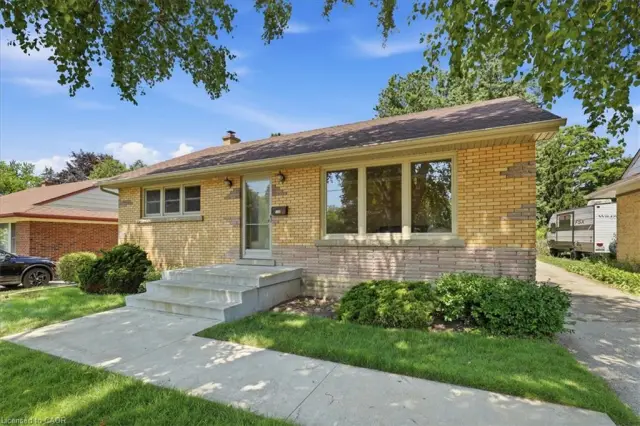 184 Murdock Avenue, Waterloo ON N2J 2M5