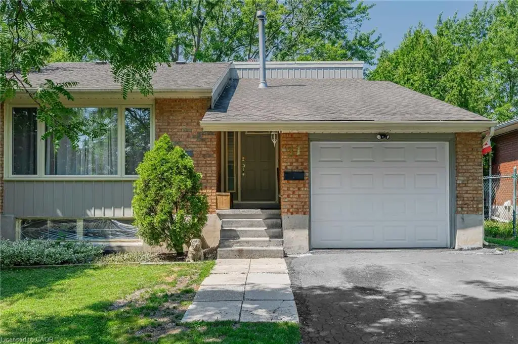 31 Mulberry Lane, Waterloo ON N2L 5L4