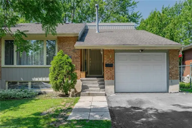 31 Mulberry Lane, Waterloo ON N2L 5L4