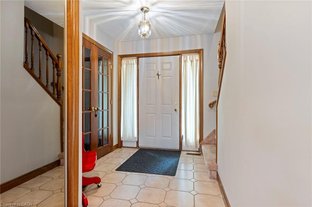 8 Beckett Drive, Brantford ON N3T 6E5