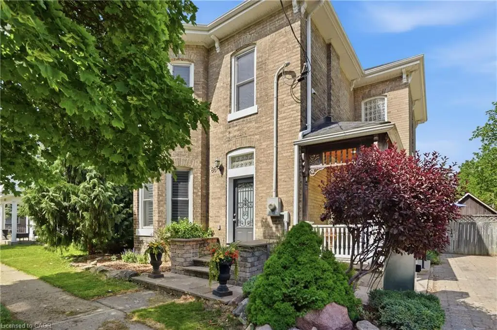 86 Oak Street, Brantford ON N3T 2B3