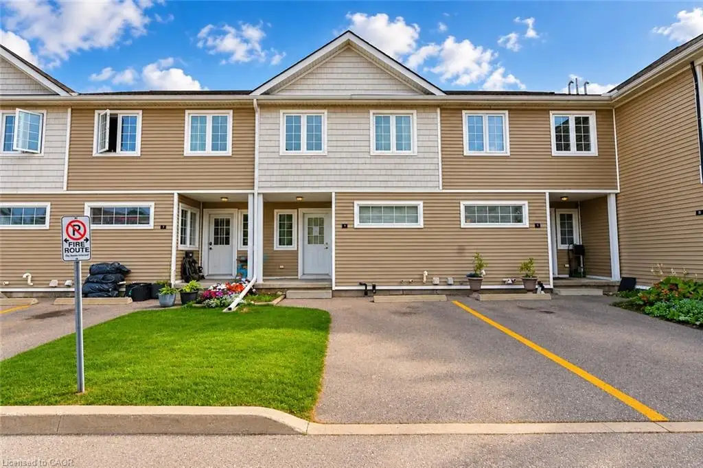 8-23 Howe Drive, Kitchener ON N2E 1J3