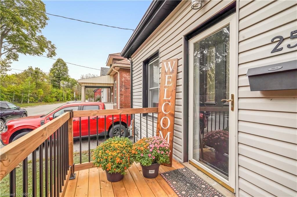 25 Alonzo Street, Brantford ON N3R 1A1