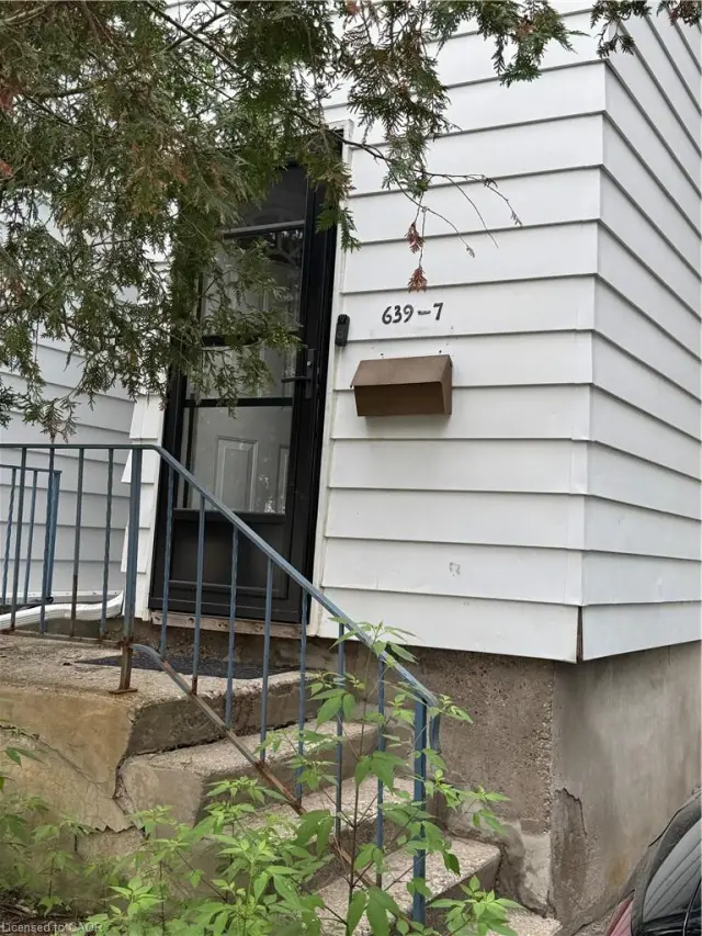 7-639 Albert Street, Waterloo ON N2L 3V5