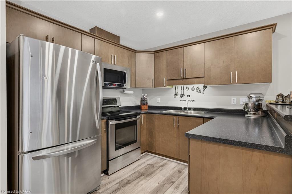 4-975 Strasburg Road, Kitchener ON N2E 0A8