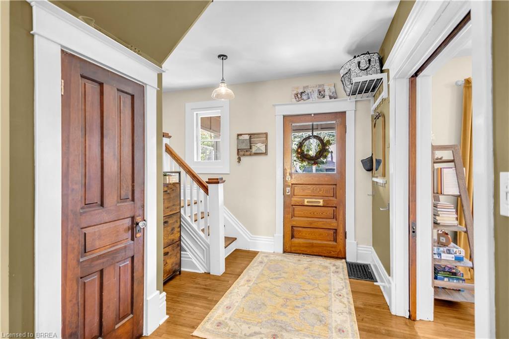 17 Alexander Avenue, Paris ON N3L 2V6