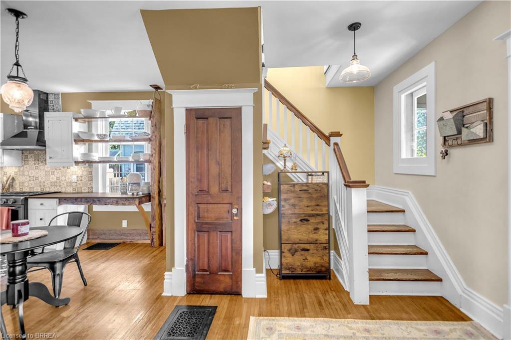 17 Alexander Avenue, Paris ON N3L 2V6