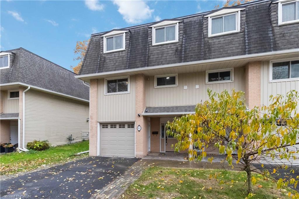 Large 4 car driveway and single car garage