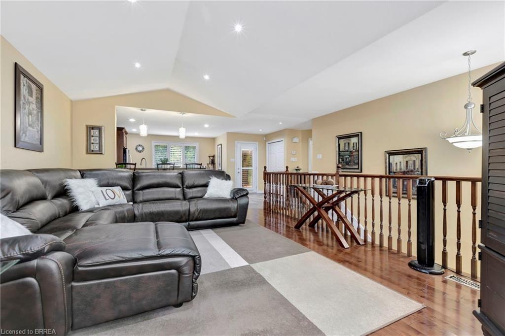 10 Stratford Terrace, Brantford ON N3T 6P6