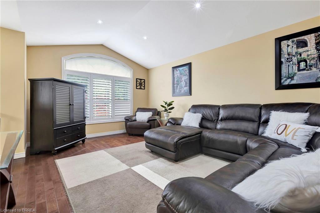 10 Stratford Terrace, Brantford ON N3T 6P6
