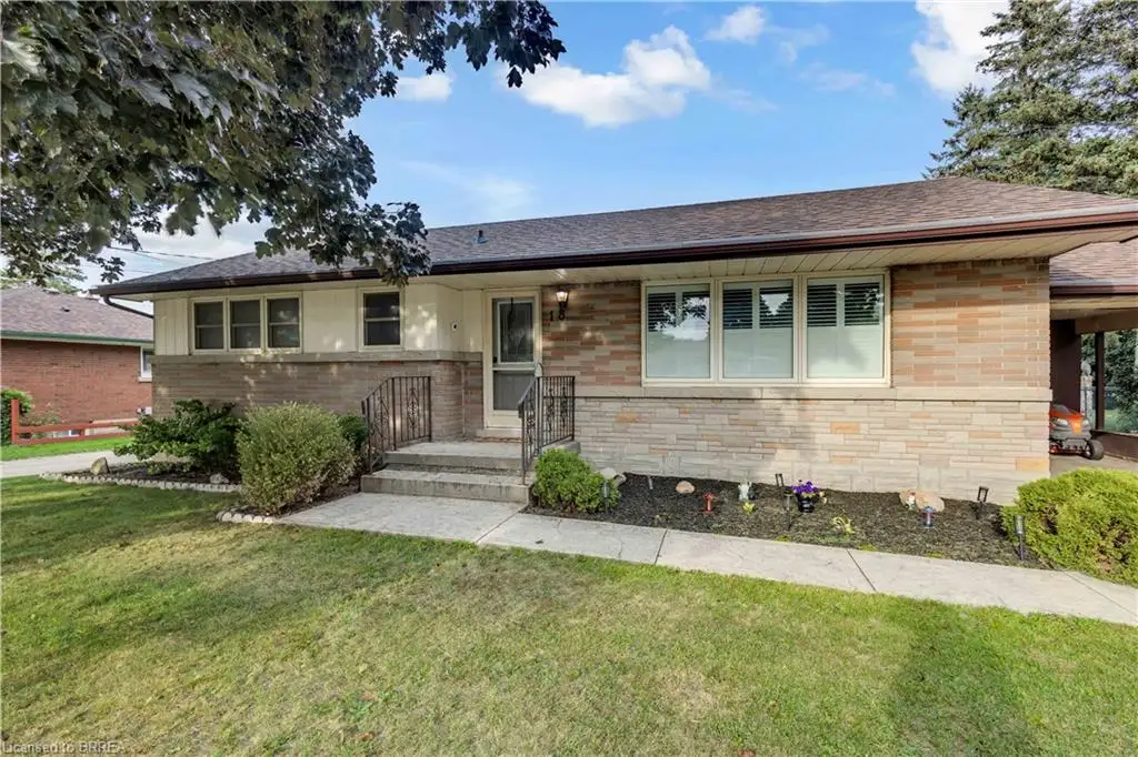 18 Kingsmount Crescent, Brantford ON N3T 0L2