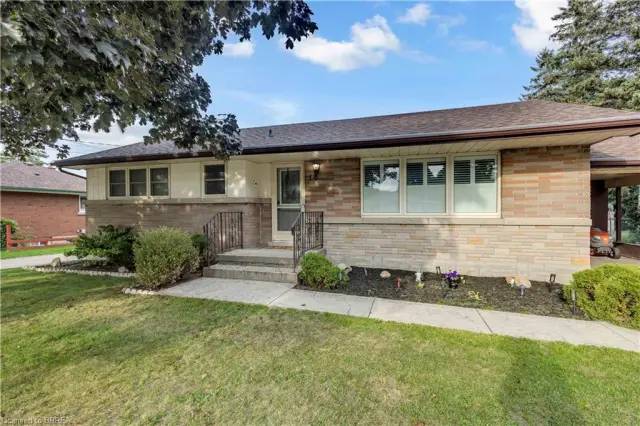18 Kingsmount Crescent, Brantford ON N3T 0L2