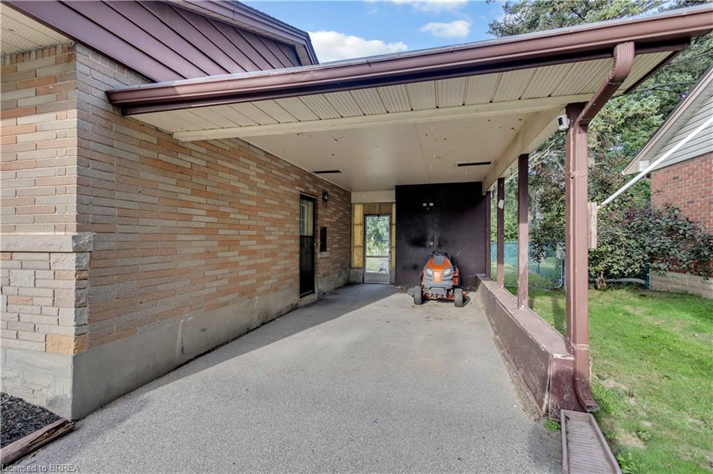 18 Kingsmount Crescent, Brantford ON N3T 0L2
