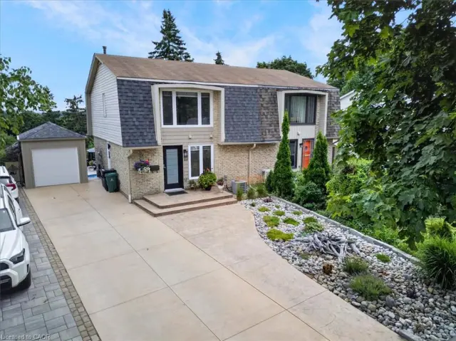 23 Briar Knoll Drive, Kitchener ON N2E 1X9