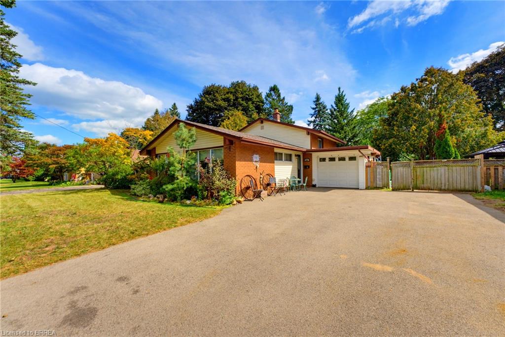 11 Redwood Road, Brantford ON N3R 3M2
