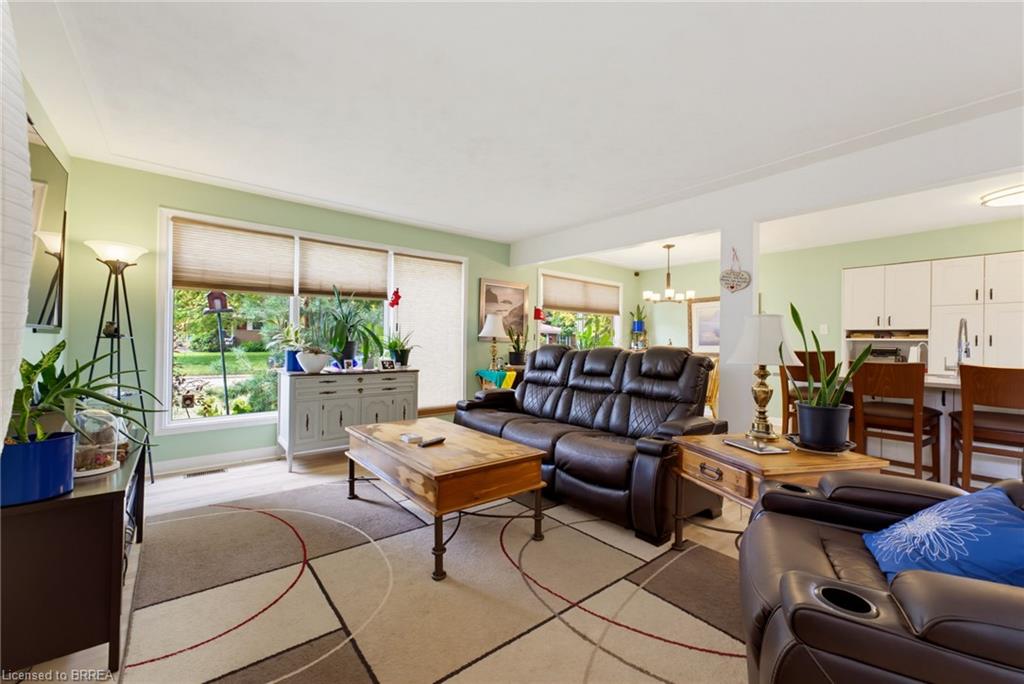 11 Redwood Road, Brantford ON N3R 3M2