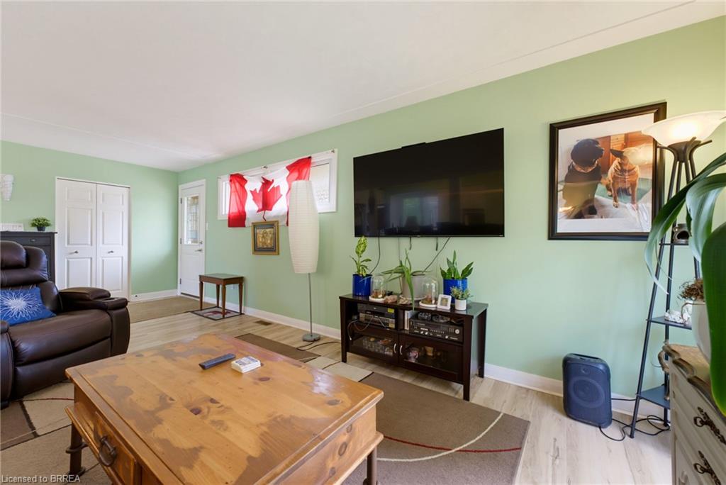 11 Redwood Road, Brantford ON N3R 3M2