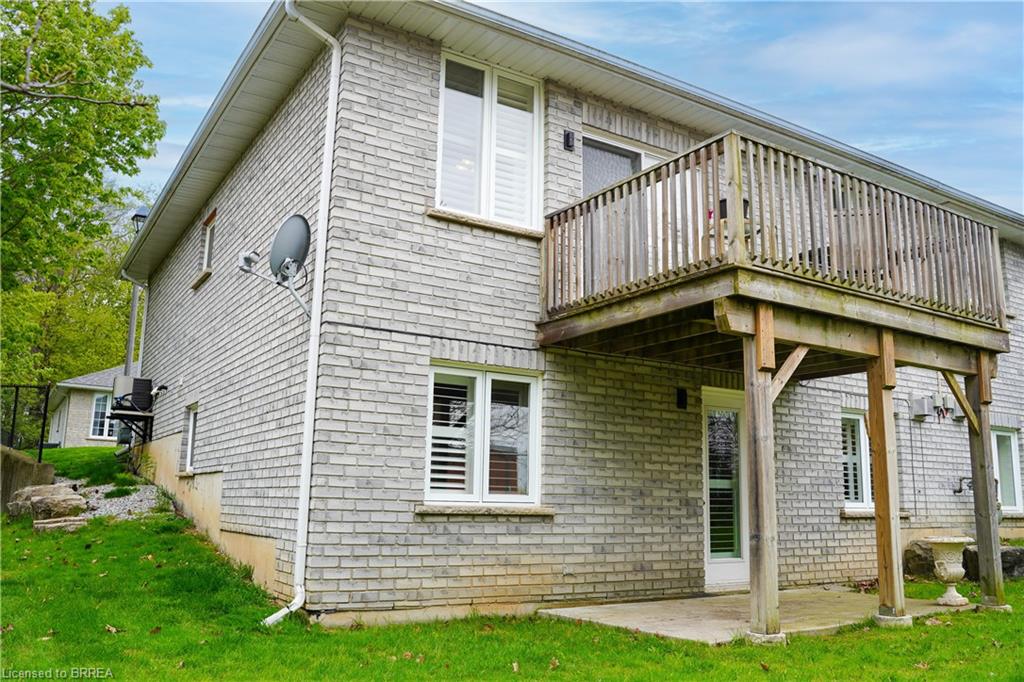 Only unit in complex with walkout basement