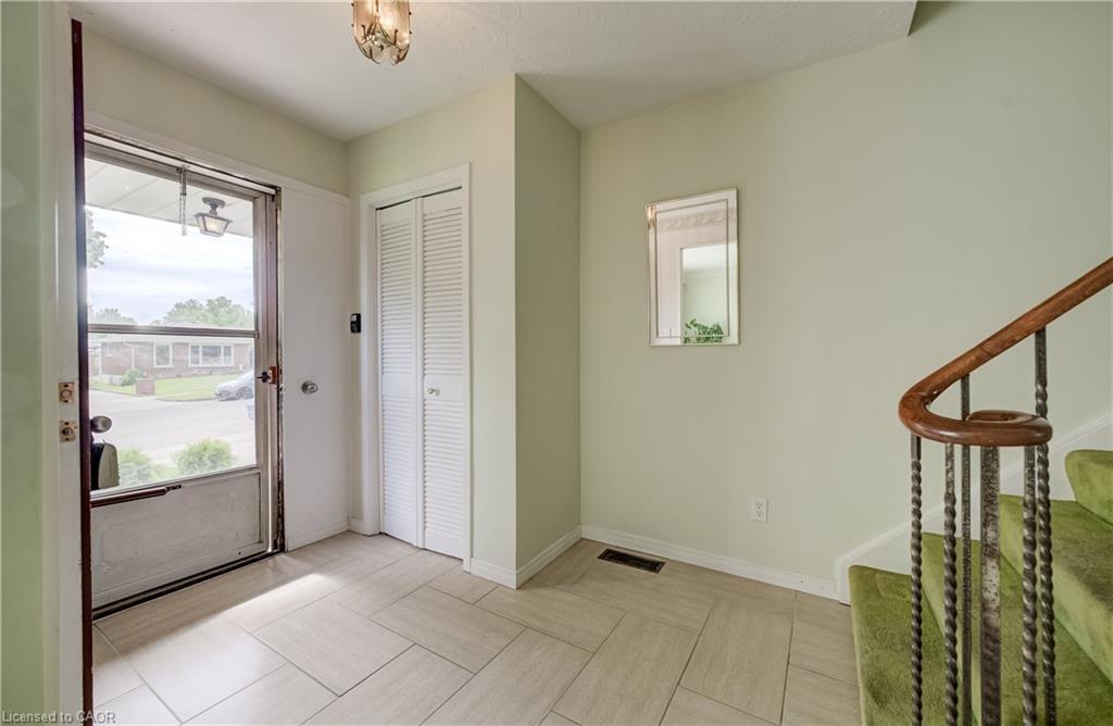 16 Bonnylyn Drive, Kitchener ON N2M 1S6